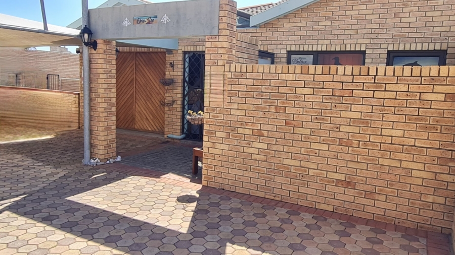 3 Bedroom Property for Sale in Hartenbos Heuwels Western Cape